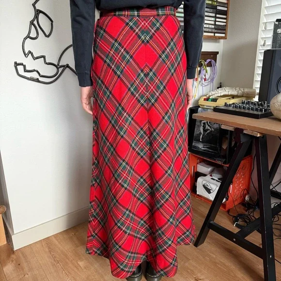Vintage 70s Scottish Red Tartan Plaid High Waisted Wool Maxi Skirt ~ Size Small - Picture 4 of 7